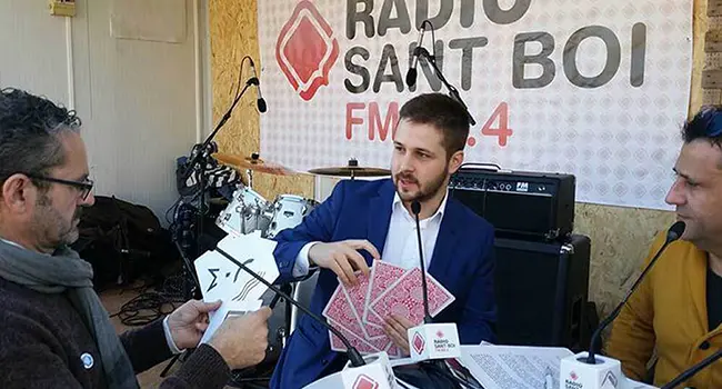 Paul Henry contratado para hacer magia por la radio de Sant Boi en Barcelona