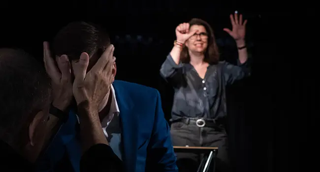 El Mago Paul Henry en su espectáculo Mind Games contratado en Barcelona